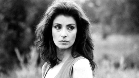 Amparo Muñoz, en una escena de la película 'La luna negra'