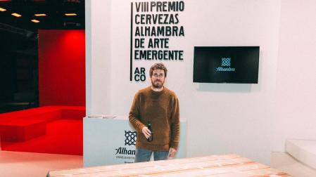 El artista pamplonés Fermín Jiménez Landa, ganador del VIII Premio Cervezas Alhambra de Arte Emergente