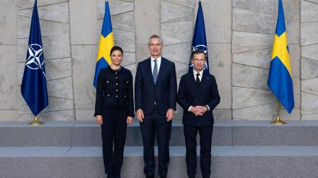 La princesa heredera de Suecia, Victoria, con el secretario general de la OTAN, Jens Stoltenberg, y Ulf Kristersson, primer ministro de Suecia