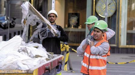 Trabajadores de una construcción en una obra en Madrid
