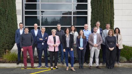 Uxue Itoiz, en el centro, junto con participantes en la jornada