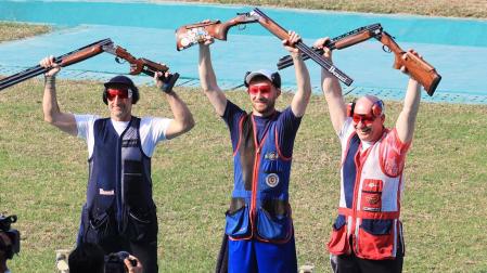 Iñaki Olóriz (izda.) en el podio tras lograr la medalla de plata./