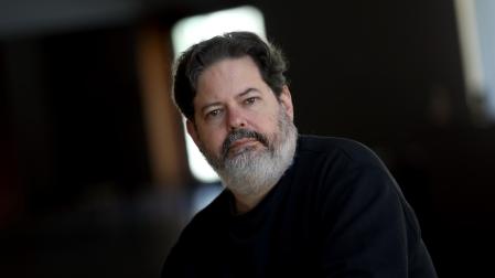 Fernando Martín Peña, este miércoles, en el Baluarte de Pamplona, donde presentó la película 'La vida a oscuras', de la que es protagonista
