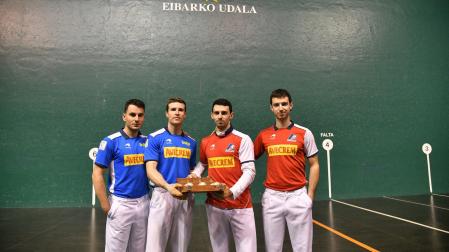 Ander Imaz, Iñaki Artola, Jokin Altuna y Julen Martija quedaron satisfechos con el material escogido ayer en Eibar./