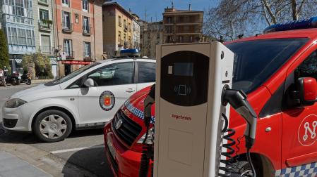 *A:MONTXO A.G.
*F: 2024-03-14
*L: ESTELLA-LIZARRA
*T:POSTE DE CARGA DE COCHES ELECTRICOS JUNTO AL AYUNTAMIENTO
*P: