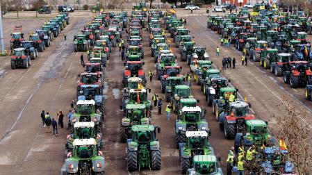 Tractorada en protesta por la situación del sector agrario español, este viernes en Valladolid