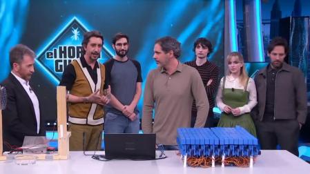 Asier Marzo e Íñigo Ezcurdia, junto a Pablo Motos y los actores de 'Los cazafantasmas' en 'El hormiguero'