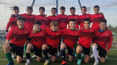 Foto de grupo de la selección navarra masculina sub-12 tras el último entrenamiento previo al Campeonato de España