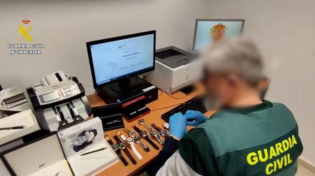Detenidas tres personas acusadas de estafar hasta 8 millones a través de una web fraudulenta de trámites oficiales