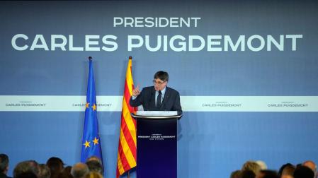 El expresidente de la Generalitat Carles Puigdemont durante la conferencia que está ofreciendo en el al ayuntamiento de Elna (Francia)