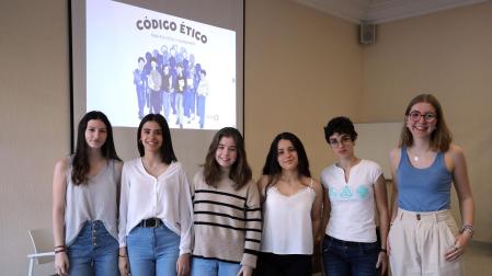 Las estudiantes Arieta San Juan, Lucía López, Blanca Otazu, Lucía Núñez, Patricia Suescun y Ana Munárriz expusieron sus conclusiones.
