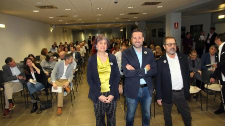 De izda. a dcha., la consejera de Cultura y Deporte, Rebeca Esnaola; el alcalde del Ayuntamiento de Tudela, Alejandro Toquero; y el presidente de la Orden del Volatín, Emilio Garrido, en la presentación de las Fiestas de la Verdura en la Ciudad Agroalimentaria de la capital ribera