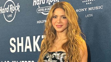 Shakira, en la alfombra del evento de lanzamiento de su último álbum de estudio en el Hard Rock Hotel en Hollywood