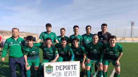 Los jugadores del equipo del Lourdes que milita en la Regional Preferente mostraron su apoyo con su compañero juvenil