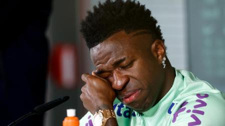 Vinícius rompe a llorar al hablar del racismo: "Cada vez tengo menos ganas de jugar"