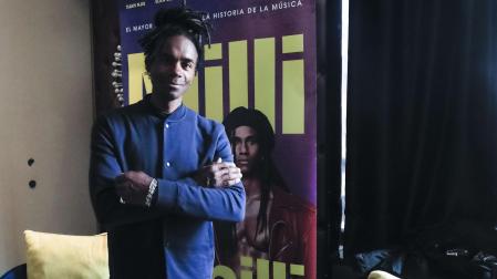 Fab Morvan, quien fuera componente del dúo Milli Vanilli, posa en una reciente visita a Madrid por el estreno de la película 'Girl You Know It's True'