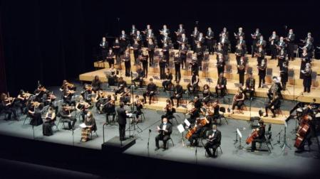 El Coro Sinfónico de la Federación de Coros de Navarra -en la foto- y la Orquesta Sinfónica de Navarra, más solistas, interpretan esta tarde el ‘Gran Miserere’ de Hilarión Eslava, en Baluarte.. l