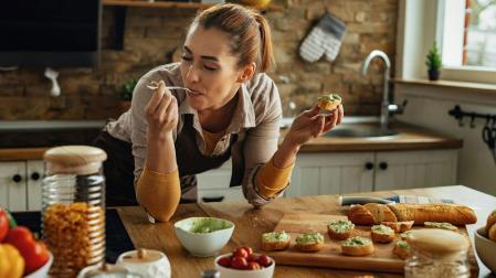 En una misma mesa y probando un mismo plato todos hemos experimentado alguna vez que puede haber diferentes percepciones sobre un mismo alimento