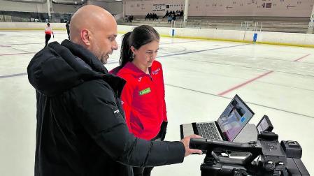 A través de un videoanálisis, los deportistas pueden perfeccionar su técnica en la pista.