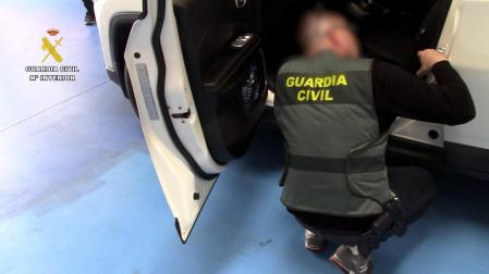La Guardia Civil ha desarticulado un grupo delictivo dedicado a la importación de vehículos con documentación falsa que luego vendían en España
