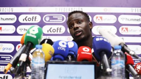 El portero del Rayo Majadahonda, Cheikh Kane Sarr durante la rueda de prensa ofrecida este martes 2 de abril en la Ciudad Deportiva La Oliva./