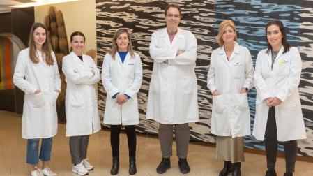 de izquierda a derecha, los investigadores del Centro de Investigación en Nutrición de la Universidad de Navarra Idoia Ibero, Iosune Zubieta, Salomé Pérez Díaz, Santiago Navas, Verónica Ciaurriz y Carmen Cristobo