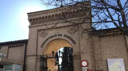 Entrada antigua al cementerio de Torrero en Zaragoza
