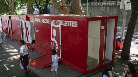 Varios baños en San Fermín, en la Cuesta de Labrit