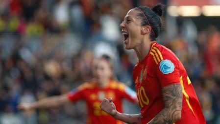 Jenni Hermoso celebra el 2-1 en el España-Chequia de la fase de clasificación de la Eurocopa 2025