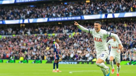 Pedro Porro celebra un gol en el partido entre el Tottenham Hotspur y el Nottingham Forest