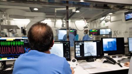 Las instalaciones cuentan con diez boxes, dos salas de hemodinámica y dos salas para estudios de electrofisiología