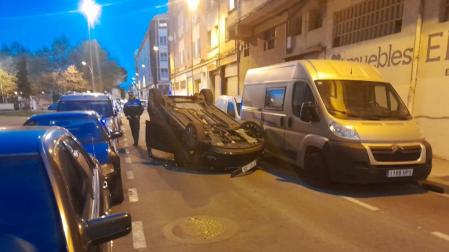 Herido tras sufrir una salida de vía con vuelco en la calle San Francisco de Burlada
