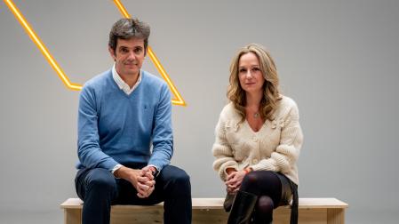 ïñigo Ruiz y Lola Salinas protagonizan el sexto episodio de 'En Confianza' de Caja Rural de Navarra.