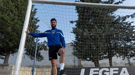 Martín Bengoa, centrocampista del Izarra, en la portería donde el pasado domingo anotó el 2-1 frente al Calahorra