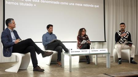 Desde la izquierda, Apezteguía, Alcuaz, Bengotxea y el moderador, David Márquez