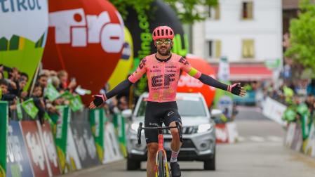 Simon Carr se impone en la cuarta etapa del Tour de los Alpes