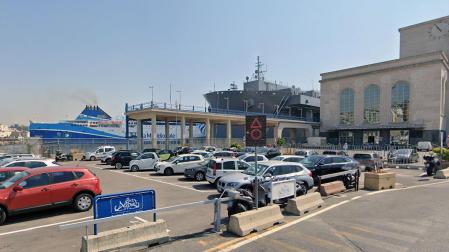 Vista del puerto de Nápoles