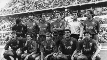 La alineación más repetida de la historia: Arriba, de izquierda a derecha, Javier Castañeda, Iñaki Ibáñez, José Luis Salcedo ‘Pepín’, Fermín de Luis, Roberto Santamaría y Ángel Martín González. Abajo, Jan Urban, José Antonio Martín Domínguez, Miguel Sola, Miguel Merino y José Ángel ‘Cuco’ Ciganda. Era la temporada 1989-90.