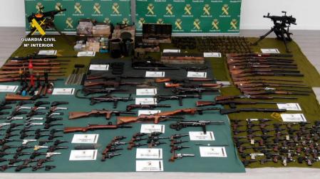 Armas incautadas por la Guardia Civil en el marco de la operación Blackmamba