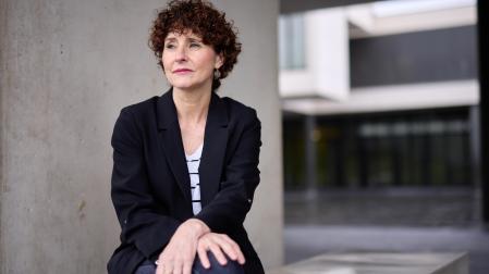 Yolanda Fonseca Urtasun (Pamplona, 1972), en el Ayuntamiento del Valle de Egüés, en Sarriguren, donde reside con su marido y sus dos hijos, de 19 y 16 años.