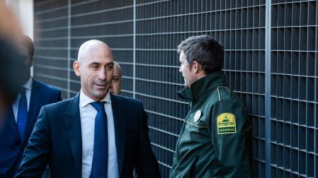 El expresidente de la RFEF Luis Rubiales, a su llegada a declarar este lunes en calidad de imputado al Juzgado de Primera Instancia e Instrucción Número 4 de Majadahonda