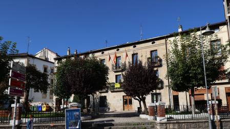 Detalle del edificio consistorial de Alsasua.