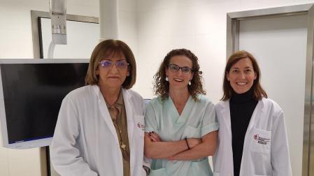 Ana Guerra, jefa de la Sección de tumores de Digestivo del HUN; Ana Borda, directora del trabajo y Susana Oquiñena, adjunta del servicio de Digestivo y colaboradora en el  estudio