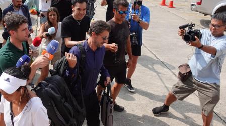 El padre de Daniel, Rodolfo Sancho, a su llegada al tribunal de Samui (Tailandia)