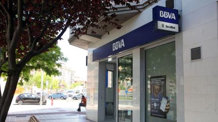 Exterior de la oficina de BBVA en la Avenida Zaragoza de Tudela.