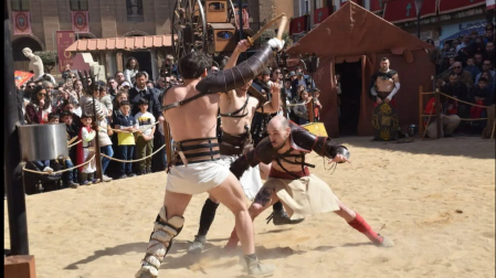 Las luchas de gladiadores son uno de los principales atractivos de esta fiesta