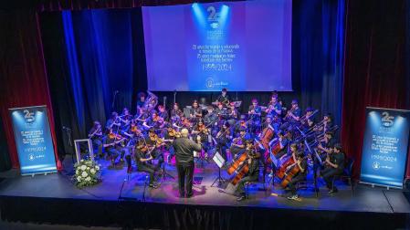Actuación de la banda de la escuela de música en el acto que abrió las celebraciones por los 25 años.