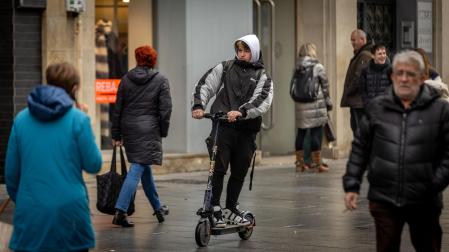 La pirámide de población muestra que las nuevas generaciones son insuficientes para relevar a las personas que se jubilan