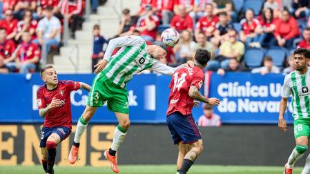 Fotos del Osasuna 0-2 Betis en El Sadar./