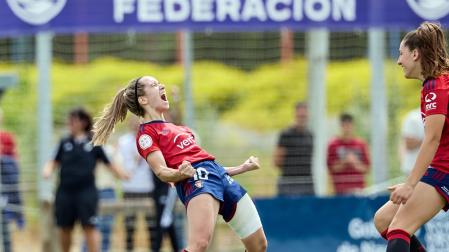 Fotos de la victoria y la permanencia del filial de Osasuna femenino./